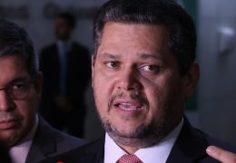 Alcolumbre envia PEC do fim da escala 6x1 para CCJ do Senado