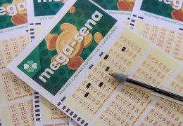 Mega-Sena acumula para R$ 135 milhões; confira as dezenas sorteadas