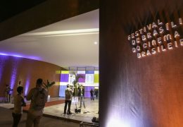 Festival de cinema de Brasília vive impasse; classe artística repudia