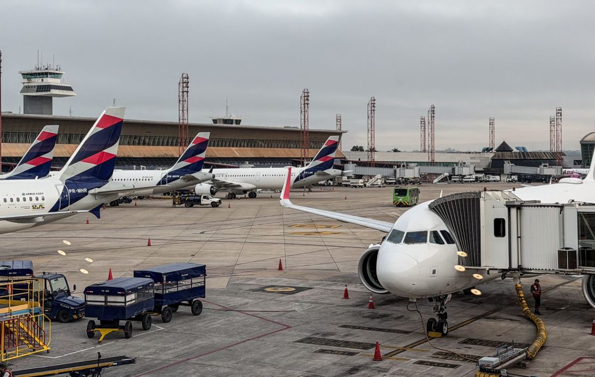 Anvisa atualiza regras de segurança sanitária para aviões e aeroportos