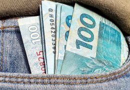 Beneficiários com NIS de final 4 recebem Bolsa Família de agosto