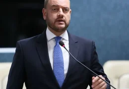 Rio exonera 6,1 mil comissionados e prevê economia de R$ 221 milhões