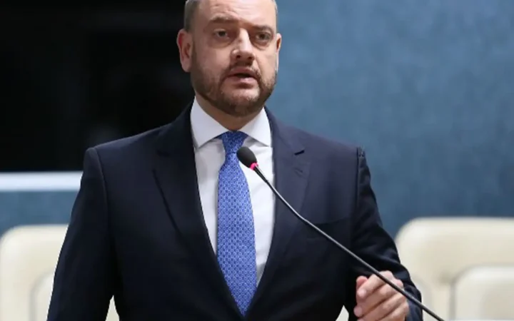 Rio exonera 6,1 mil comissionados e prevê economia de R$ 221 milhões