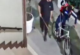 Seguranças de rua são presos por agredir ciclista até a morte no Rio