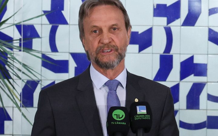 Líder do PT passa mal e Câmara suspende votações