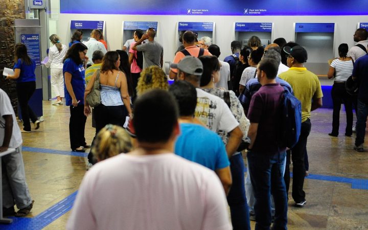 Bancários farão paralisação de 24 horas nesta quinta-feira