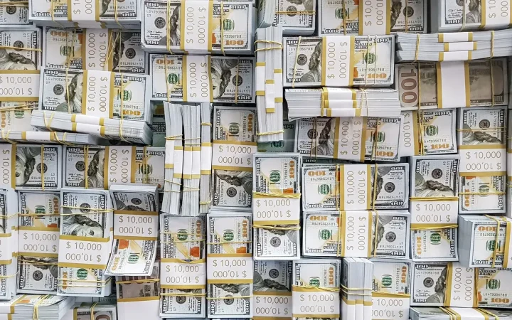 Com pessimismo externo, dólar sobe 0,47% e aproxima-se de R$ 5,20
