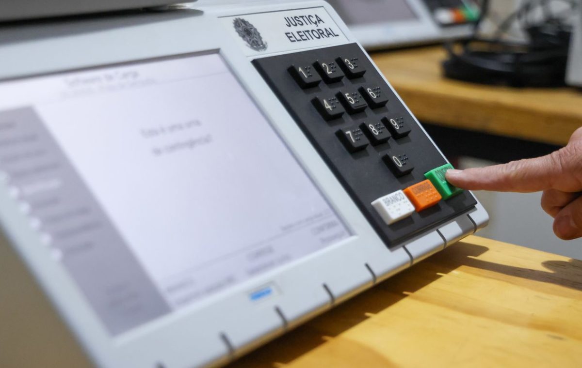 TSE aprova registros de seis candidatos à Presidência da República