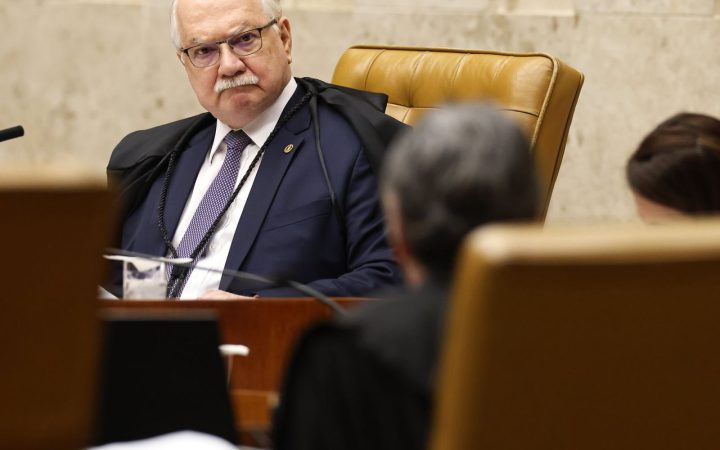 Ex-ministros e sociedade civil divulgam carta em apoio a Fachin
