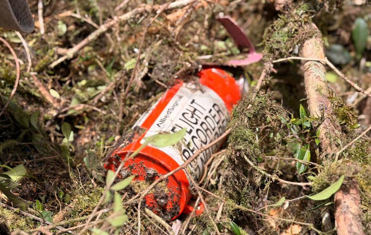 Cenipa recupera caixa-preta de helicóptero que levava cantor Rick