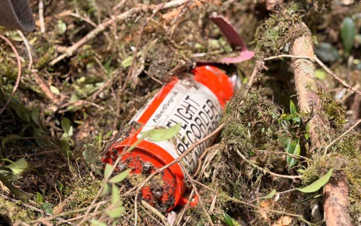 Cenipa recupera caixa-preta de helicóptero que levava cantor Rick