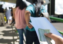 Eleições 2026: camiseta, adesivo, bandeira: o que pode usar para votar