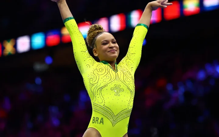 Rebeca, Flavinha e Lorrane avançam às finais do Mundial de Ginástica