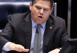Alcolumbre vai promulgar fim da escala 6x1 nesta sexta