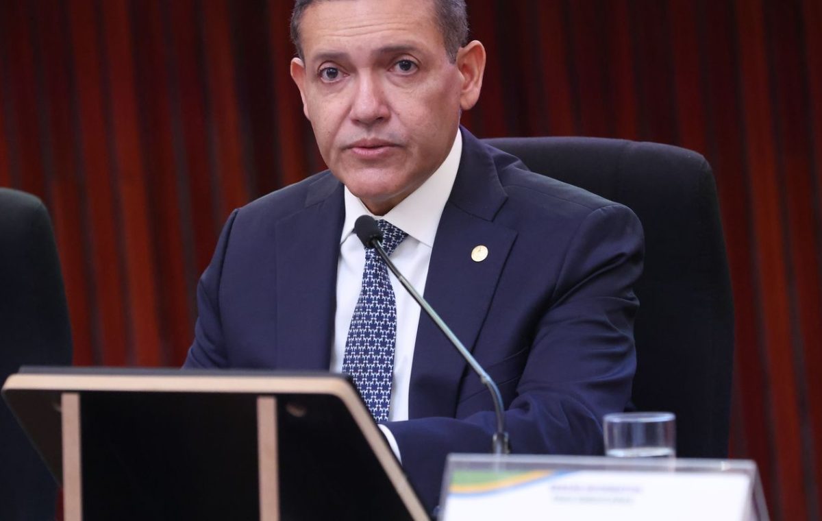 Nunes Marques suspende postagens ilegais contra campanha de Lula
